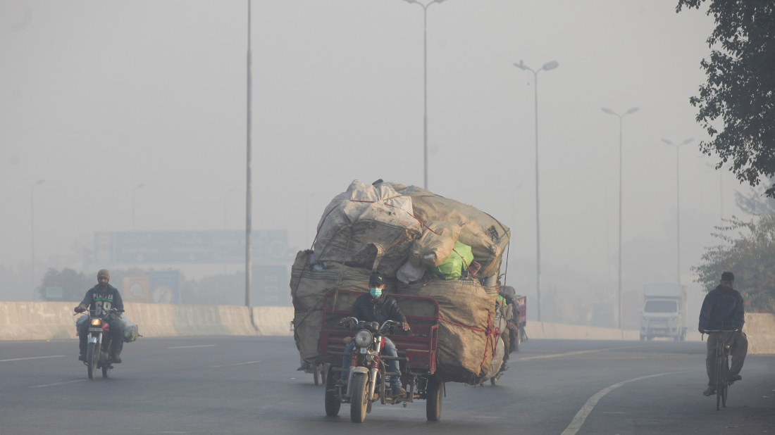 Lahore air pollution hits historic high