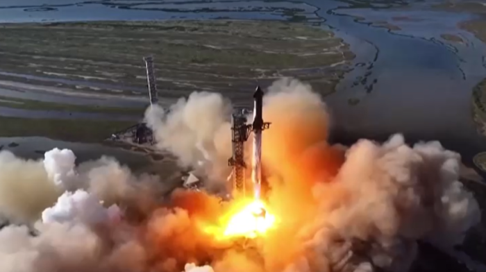 Trump and Musk watch SpaceX launch Starship