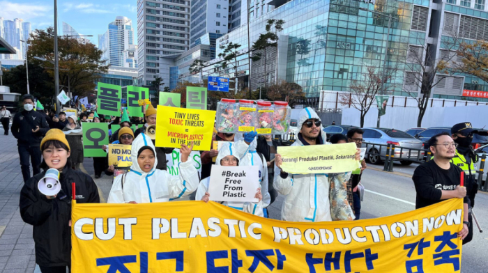 Activists form giant human sign to 'end plastic' ahead of UN talks in South Korea