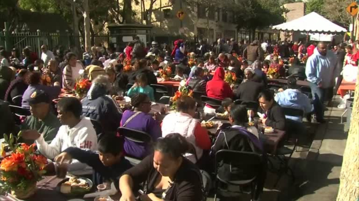 US celebrities serve Thanksgiving meals to Los Angeles homeless