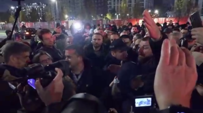 Scuffles Erupt Between Pro- and Anti-Government Protesters in Belgrade