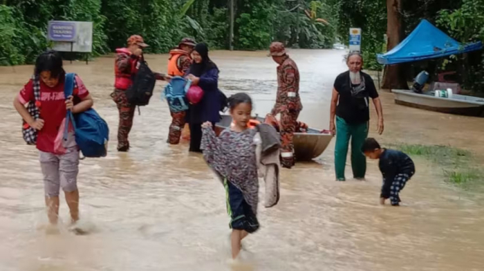 Three dead, thousands displaced as Malaysia warns of worst floods in a decade