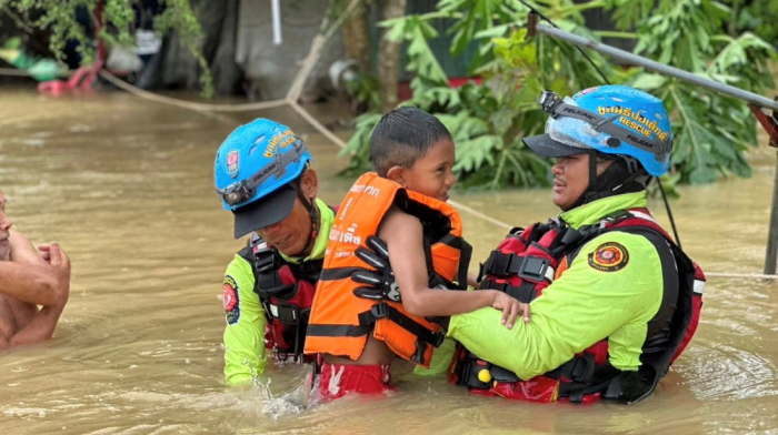 Death toll rises to 12 as Thailand and Malaysia face worst floods in decades