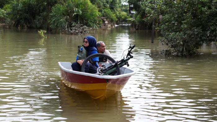 Malaysia and Thailand battle devastating floods: deaths rise, thousands displaced, more rain expected