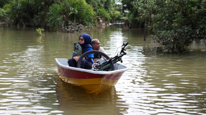 Malaysia and Thailand battle devastating floods: deaths rise, thousands displaced, more rain expected