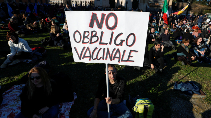 Italy scraps COVID-19 vaccine fines as pandemic response changes