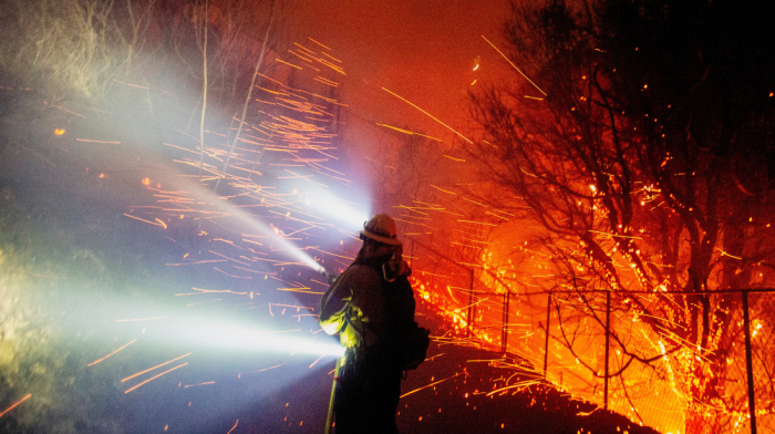 Malibu wildfire destroys homes, forces 6,300 people to evacuate