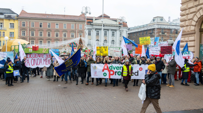 CROATIAN TEACHERS DEMAND HIGHER WAGES