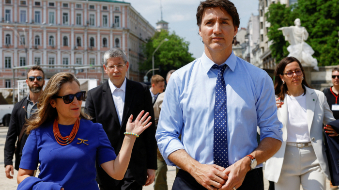 Canada faces political uncertainty after finance minister resigns