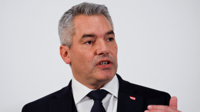 Austria reviews refugee status for Syrians