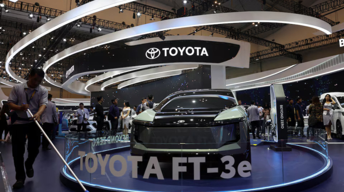 Toyota's global production falls for 10th month despite rising sales