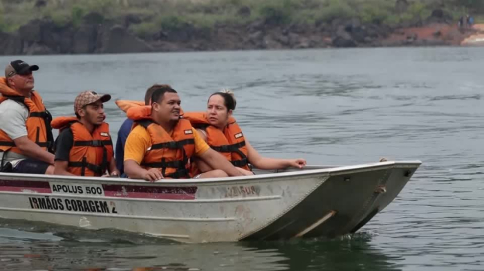 Brazilians forced to cross river by boat after fatal bridge collapse