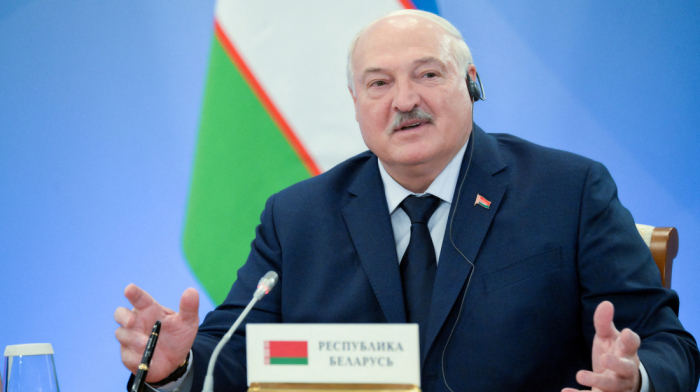 Lukashenko pardons 20 people jailed for "extremism"