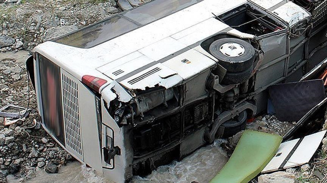 13 killed, 29 hurt as bus crashes into ravine in Colombia