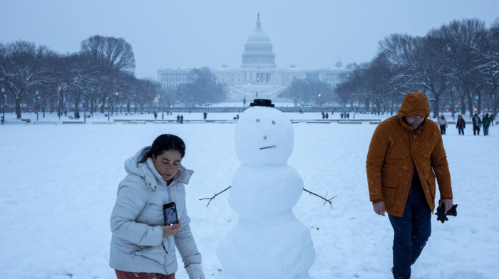 Major winter storm hits U.S. Mid-Atlantic, disrupting travel and power