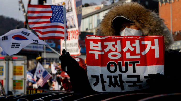 Special Forces deployed as standoff with impeached South Korean president escalates