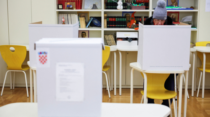 Croats vote for president, with incumbent Milanovic ahead in opinion polls