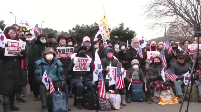 Supporters of impeached South Korean President Yoon protest outside detention centre