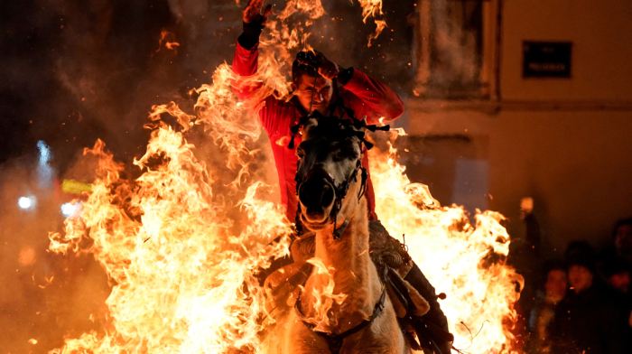 Spain celebrates Las Luminarias festival