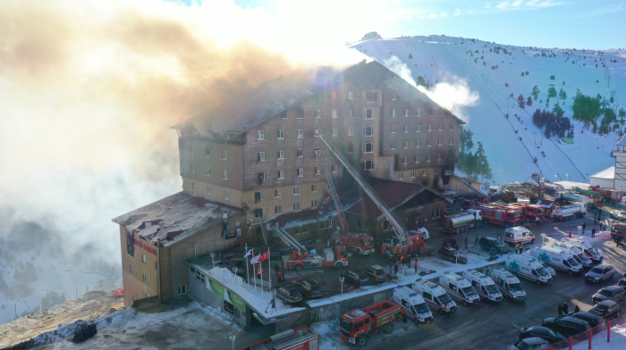 Hotel fire at Northwestern Türkiye ski resort leaves 10 dead, 32 injured