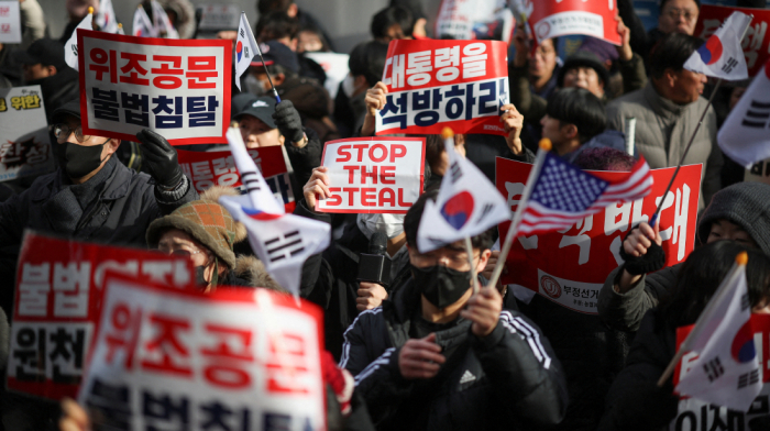 Rival protests erupt in Seoul over impeached President Yoon Suk Yeol's detention