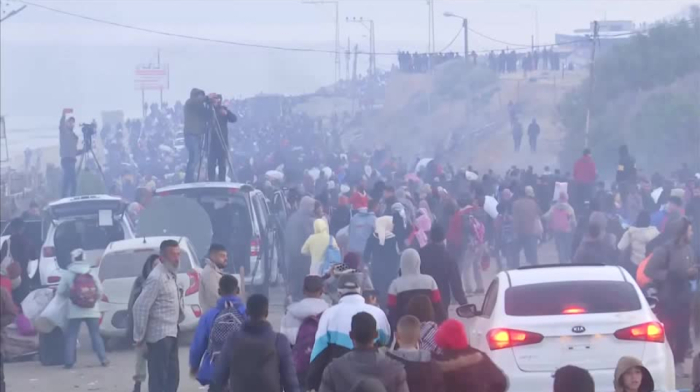 Displaced Palestinians return to Gaza after ceasefire