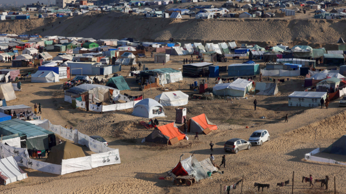 Palestinians return to devastated homes in Gaza