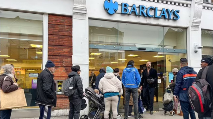 Barclays Bank System failure on payday: customers unable to make payments