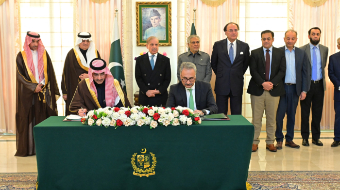 Pakistan Signs Deal to Defer $1.2 Billion Payment for Saudi Oil