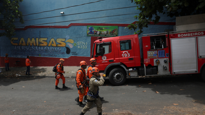 Costume factory catches fire in Rio - 20 injured