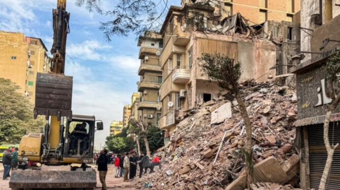 At least 10 dead and 3 injured in building collapse in Egypt