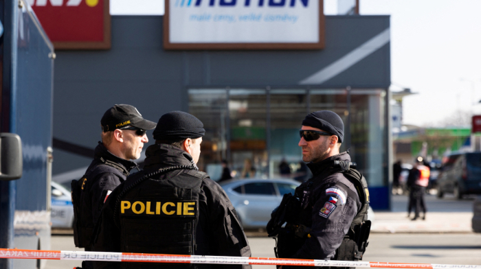 Knife attack kills two in Czech shopping centre