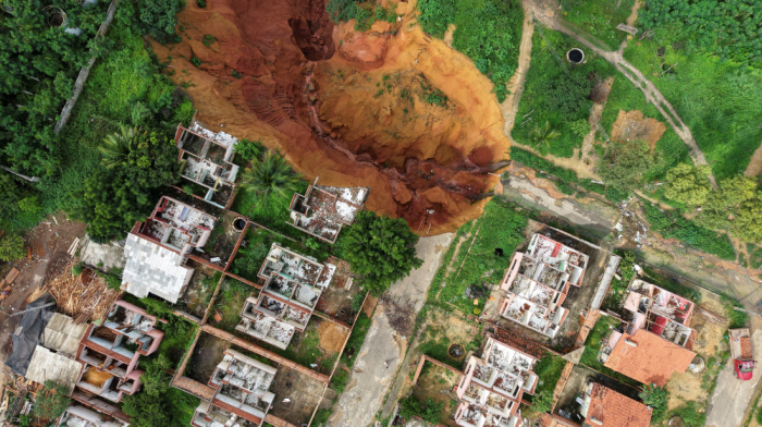 Brazilian City of Buriticupu Faces Crisis as Sinkholes Expand