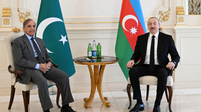 President of Azerbaijan Ilham Aliyev begins expanded meeting with Prime Minister of Pakistan