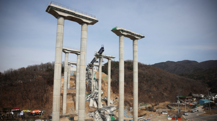 At least 2 dead in highway bridge collapse in South Korea