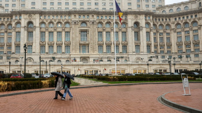 Romanian government survives no-confidence vote