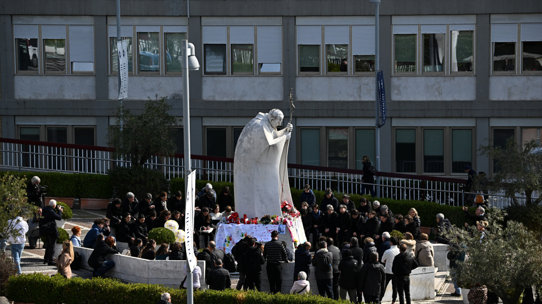 Pope Francis no longer needs ventilation, Vatican says