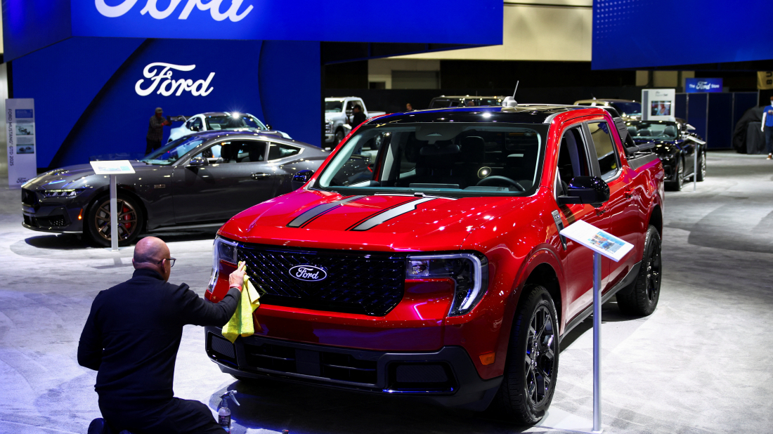 Trump exempts some automakers from Canada, Mexico tariffs for one month