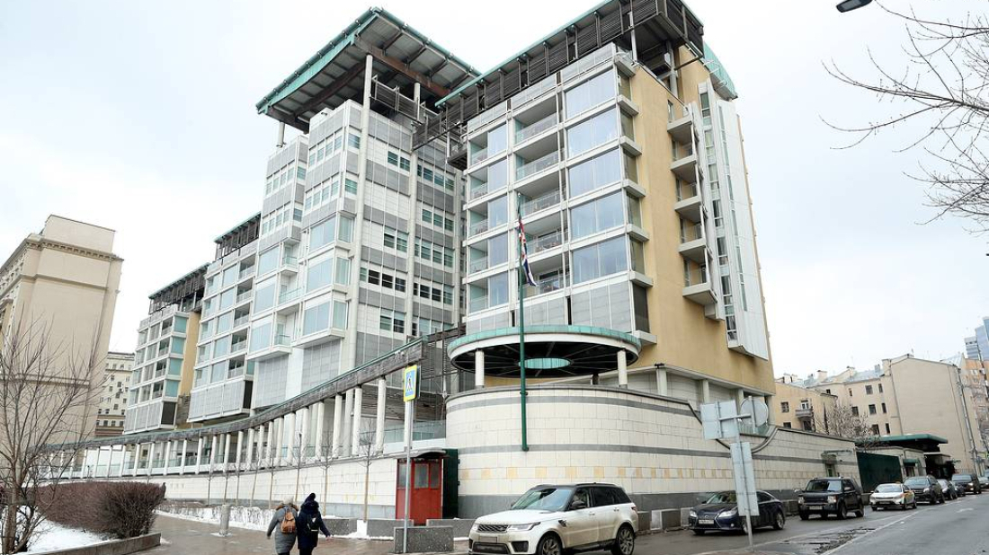Russia expels UK diplomats, accusing them of "espionage"