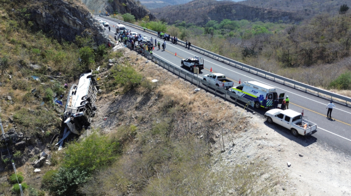 Bus overturns in southern Mexico, killing 11 and injuring 12