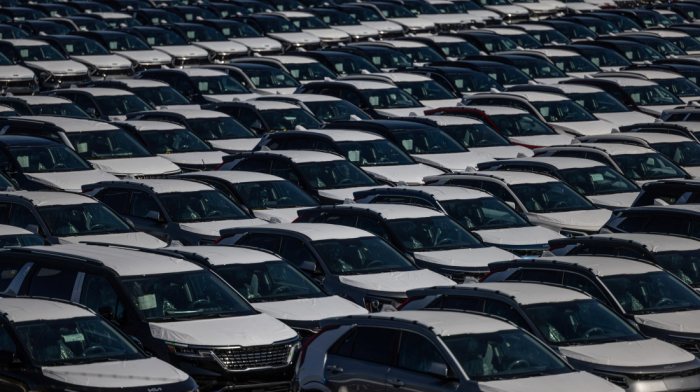 US car buyers rush to dealer lots to dodge tariff-related price hikes