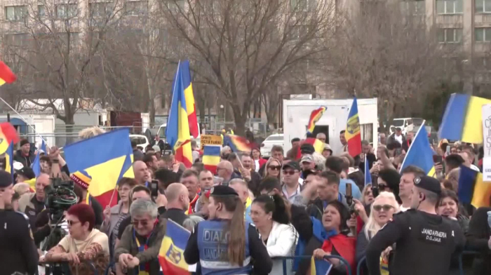 Romanian far-right politician Calin Georgescu continues protests after election ban