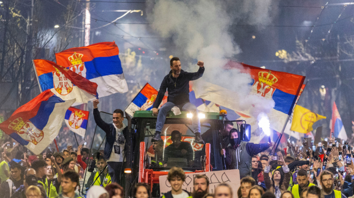 Warnings of arrests as Serbian protesters descend on Belgrade