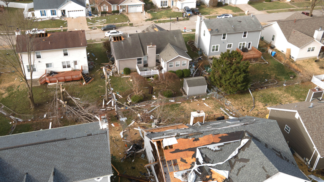 Deadly tornadoes sweep across central and southern U.S., killing at least 33