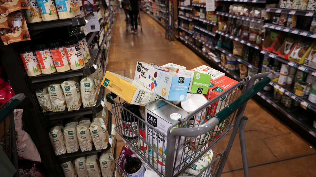 US retail sales rebound moderately; underlying trend remains firm