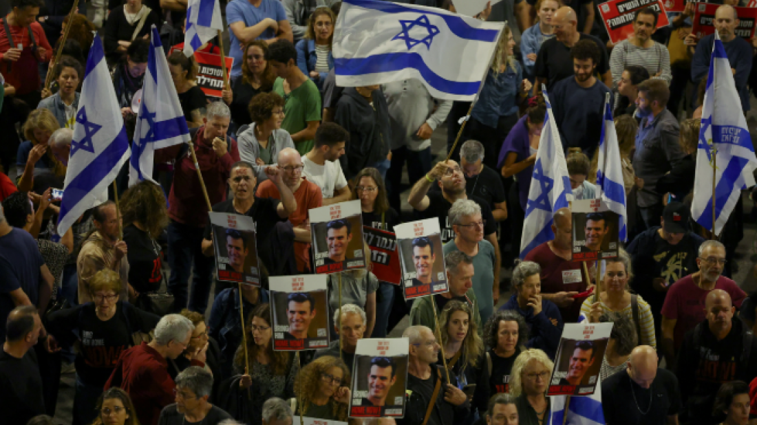 Thousands of Israelis protest against the government in Tel Aviv