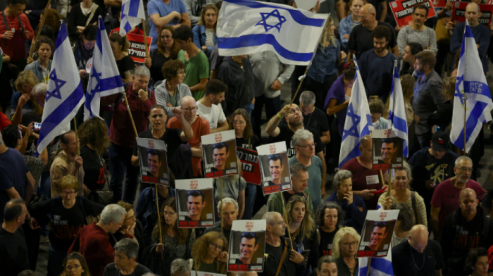 Thousands of Israelis protest against the government in Tel Aviv