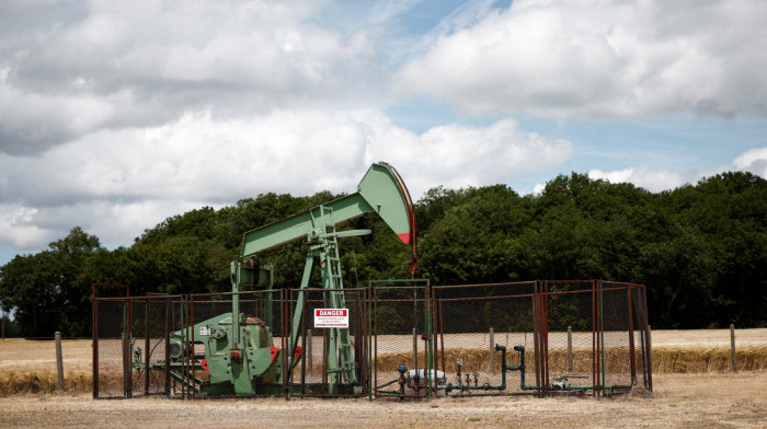 Oil prices dip as ceasefire talks prompt market caution