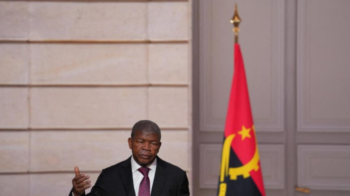 East Congo ceasefire falters as rebels remain in strategic town