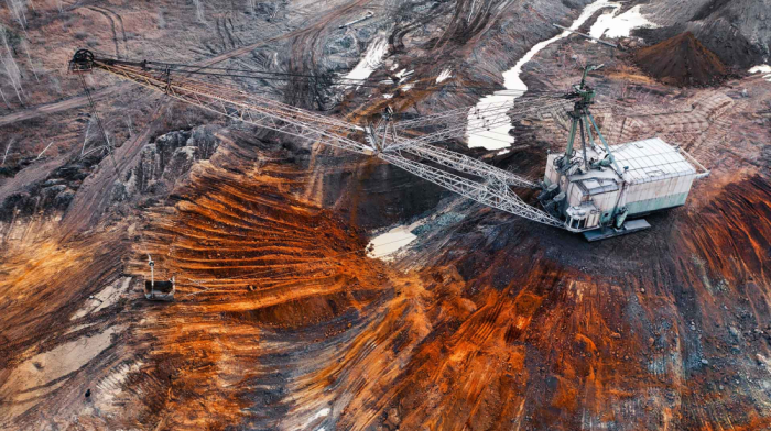 Central Asian rare metals: a resource curse or an engine of economic growth?